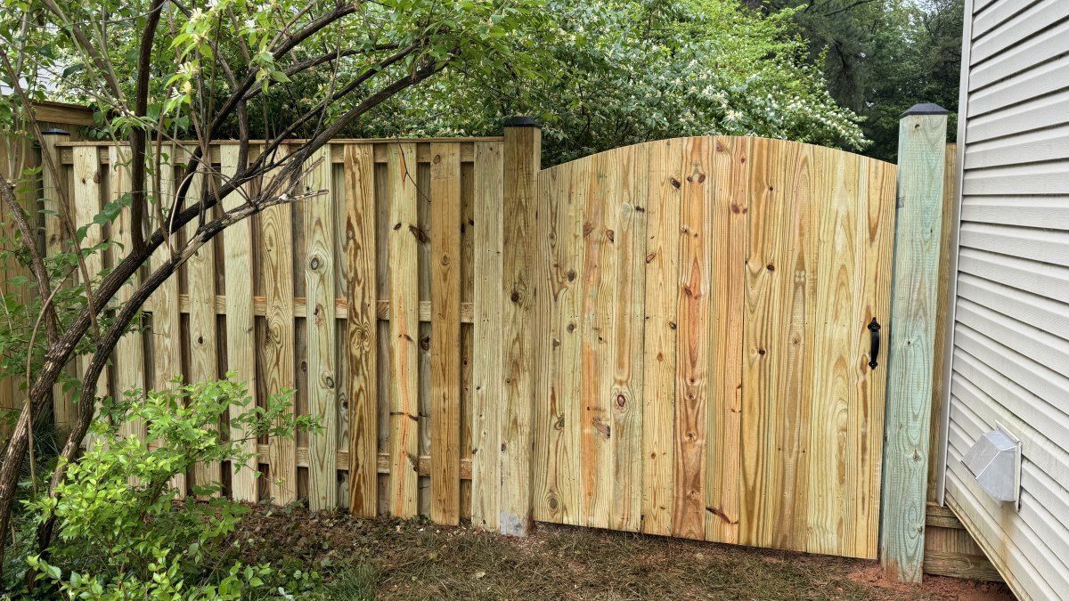 Shadowbox-Fence-Installation-.jpg